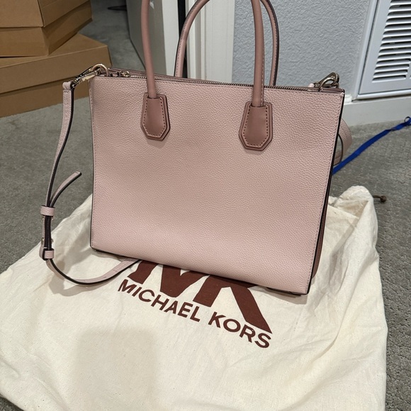 Michael Kors Mercer Large Pebbled Leather Accordion Tote Bag - Picture 9 of 16